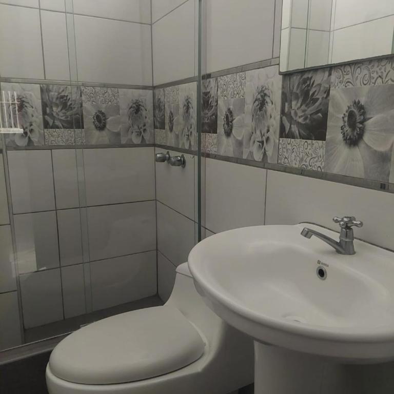 Hospedaje El Jardín - Habitación Doble con baño privado - 2 camas - 3
