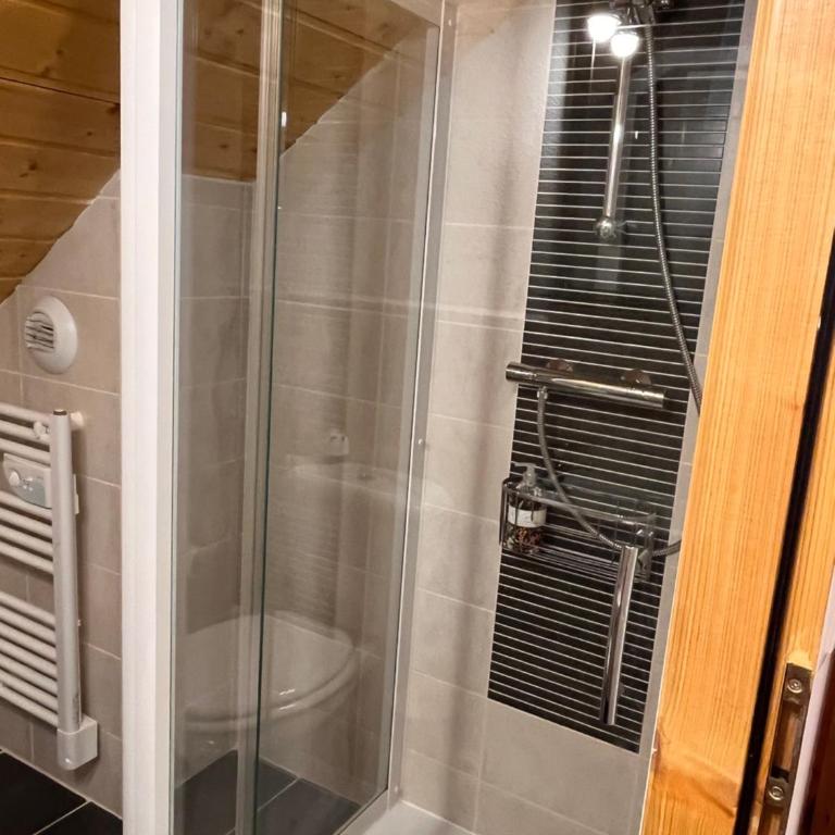 Chalet Le Sabot by OzAlpes - Sauna - 90m télécabine - parking privé - Maison de Vacances - 23