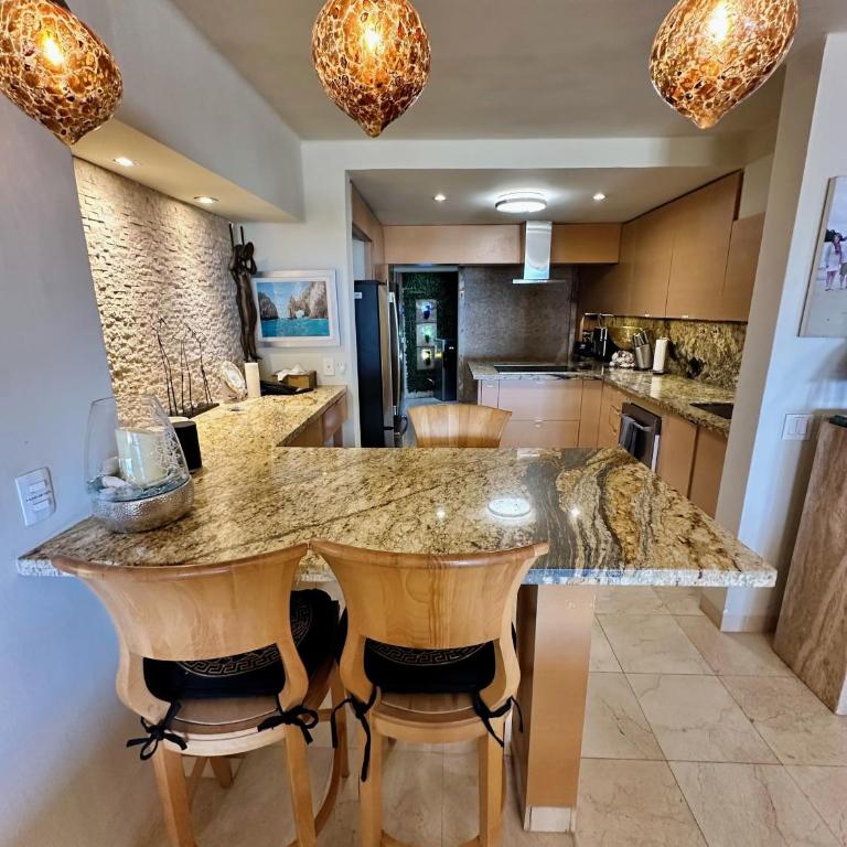 Unit 135 - Beachfront Heaven Ocean Front at Terrasol - Apartamento - 3