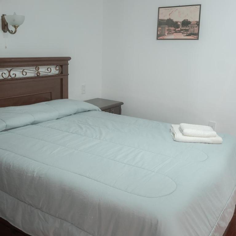 Hostal Sucre - Single Room with Private Bathroom - 3