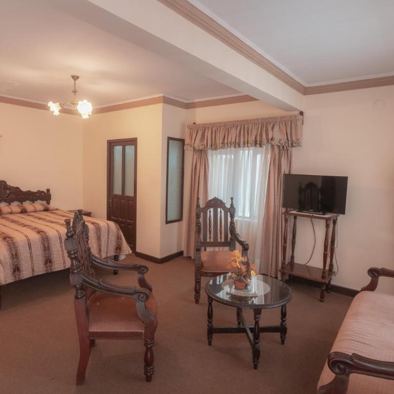 Hostal Sucre - Double Room with Private Bathroom - 2