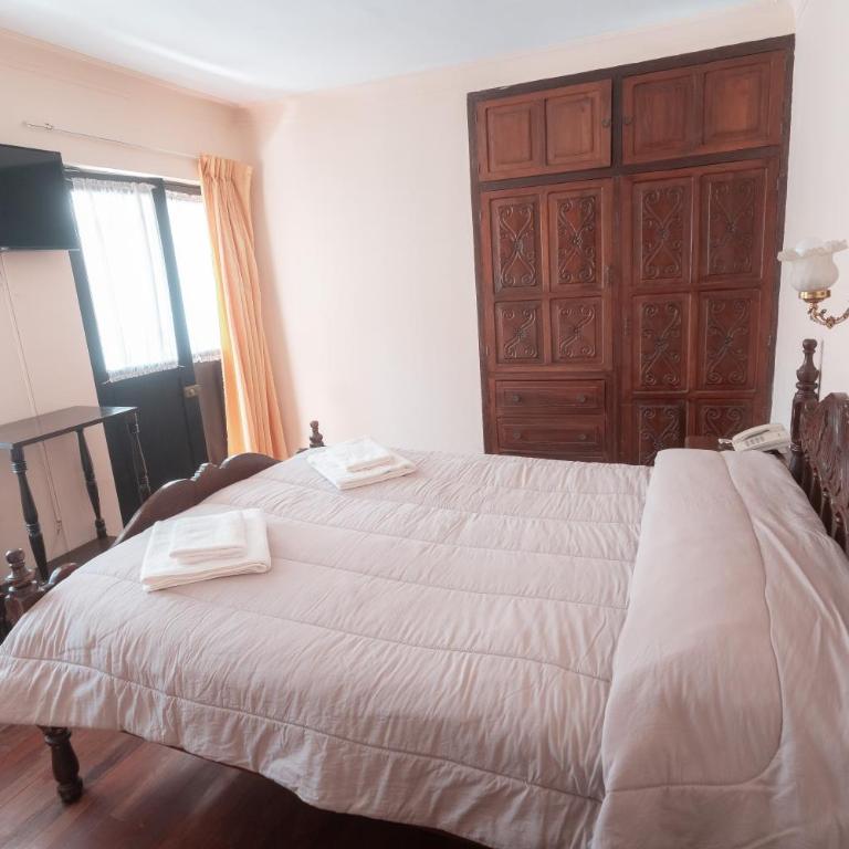 Hostal Sucre - Double Room with Private Bathroom - 3