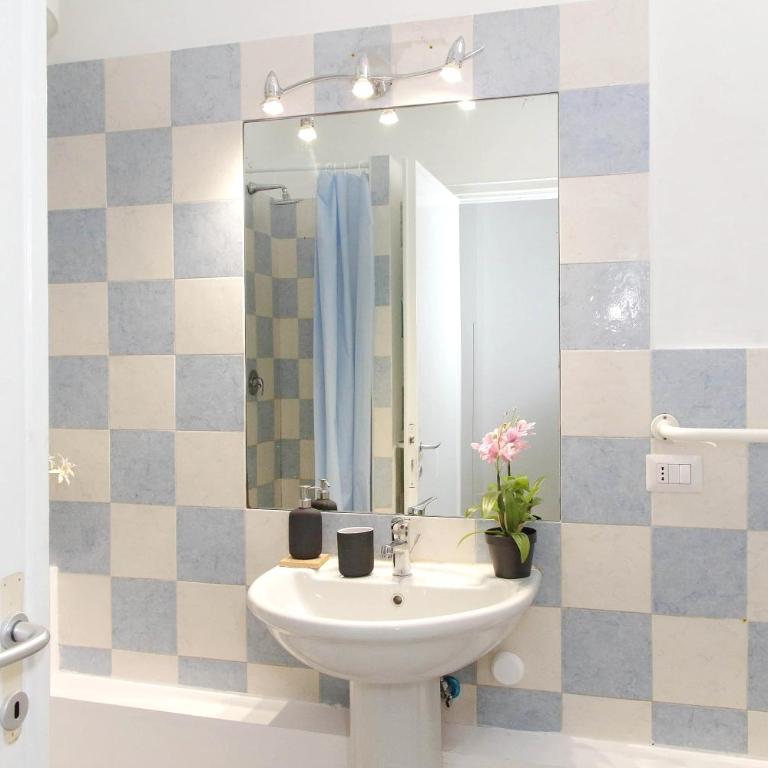 Domus Sinuessa - Camera Matrimoniale con Bagno Privato Esterno - 8
