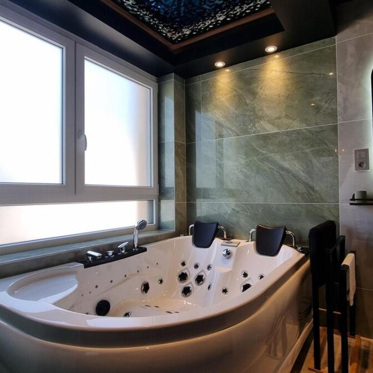 ORM - Détente & Balnéo Privée - One-Bedroom Apartment - 8