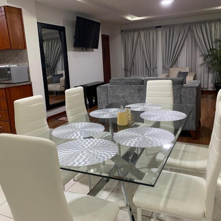 Amazing apartment, great location NEW - Three-Bedroom Apartment - 5