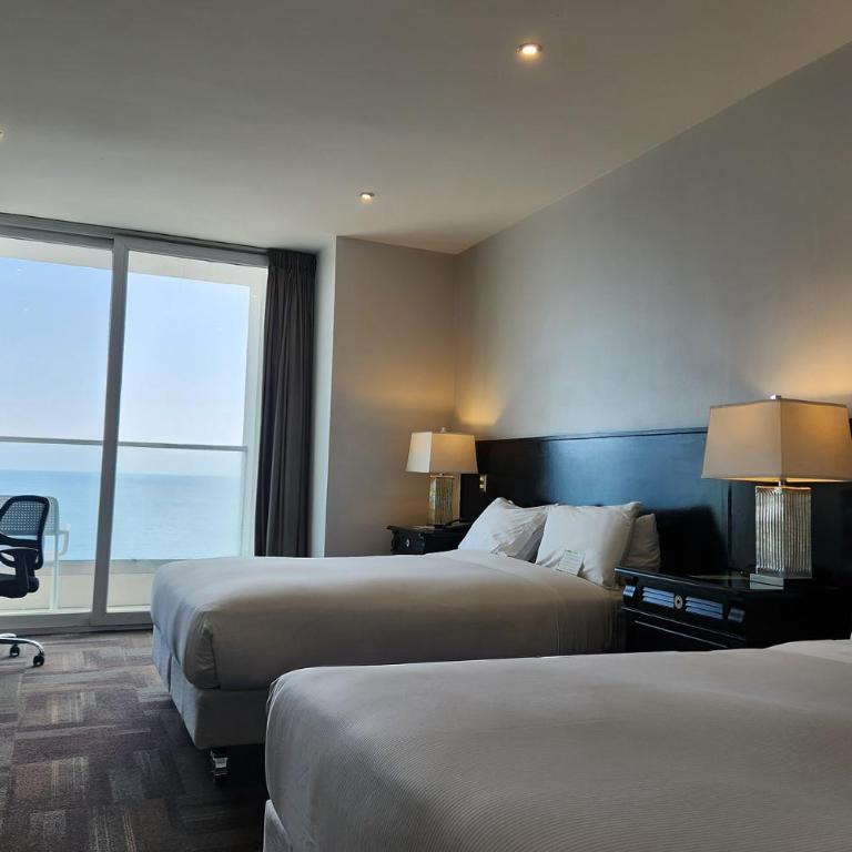 Wyndham Garden Antofagasta Pettra - Habitación Deluxe con 2 camas dobles y vistas frontales al mar - No fumadores - 1