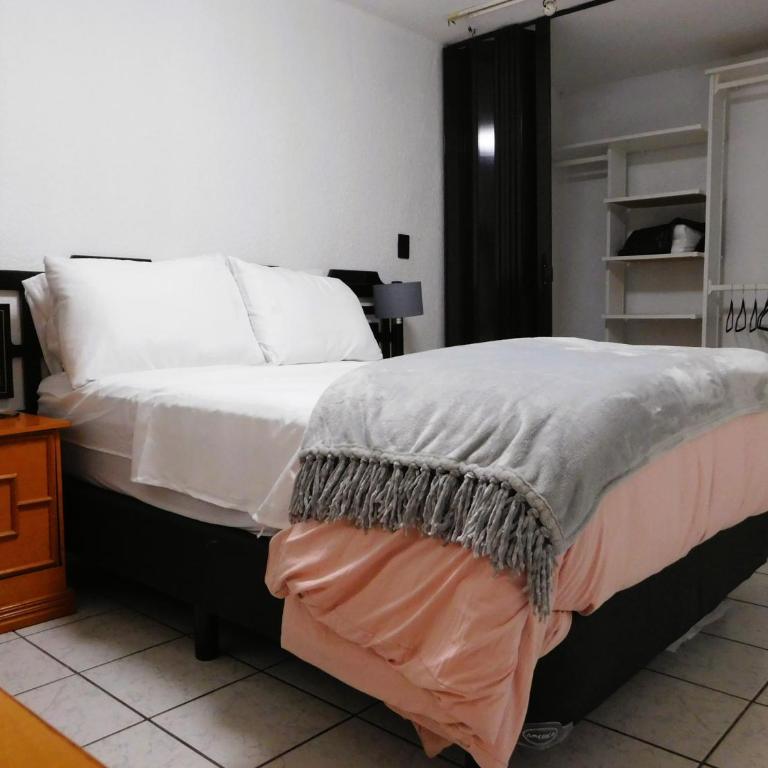 Hospedaje GNP & Autódromo - Two-Bedroom House - 2