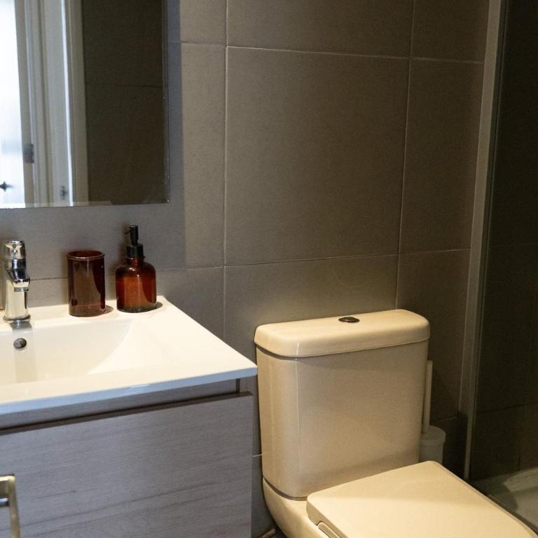 Depto Céntrico A Pasos Del Metro - Two-Bedroom Apartment - 20