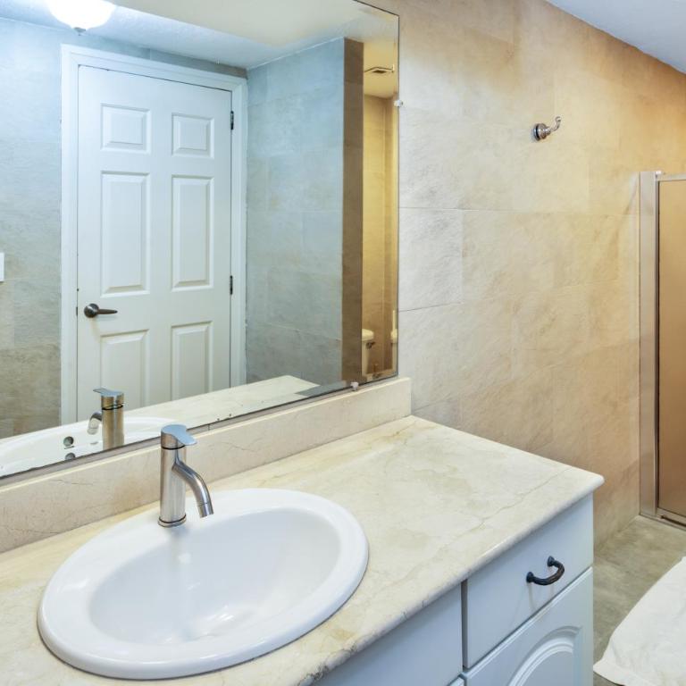 Oceanfront Luxury -4-King Suites Dive Pick Ups-Walk to Dining & Shops - Apartamento - 19