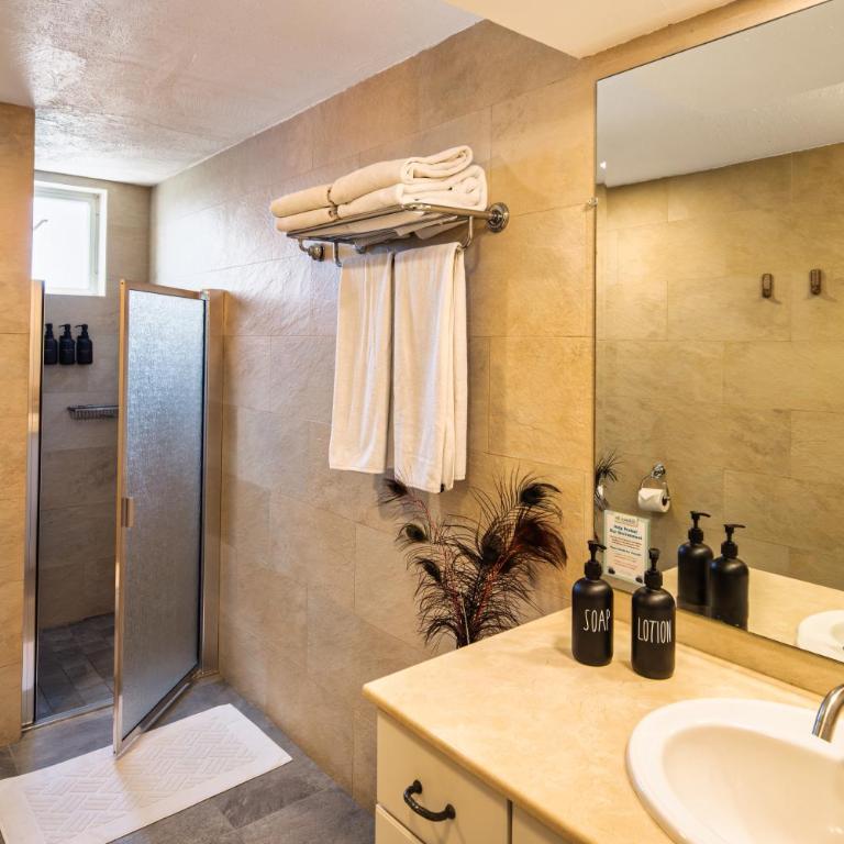 Oceanfront Luxury -4-King Suites Dive Pick Ups-Walk to Dining & Shops - Apartamento - 23