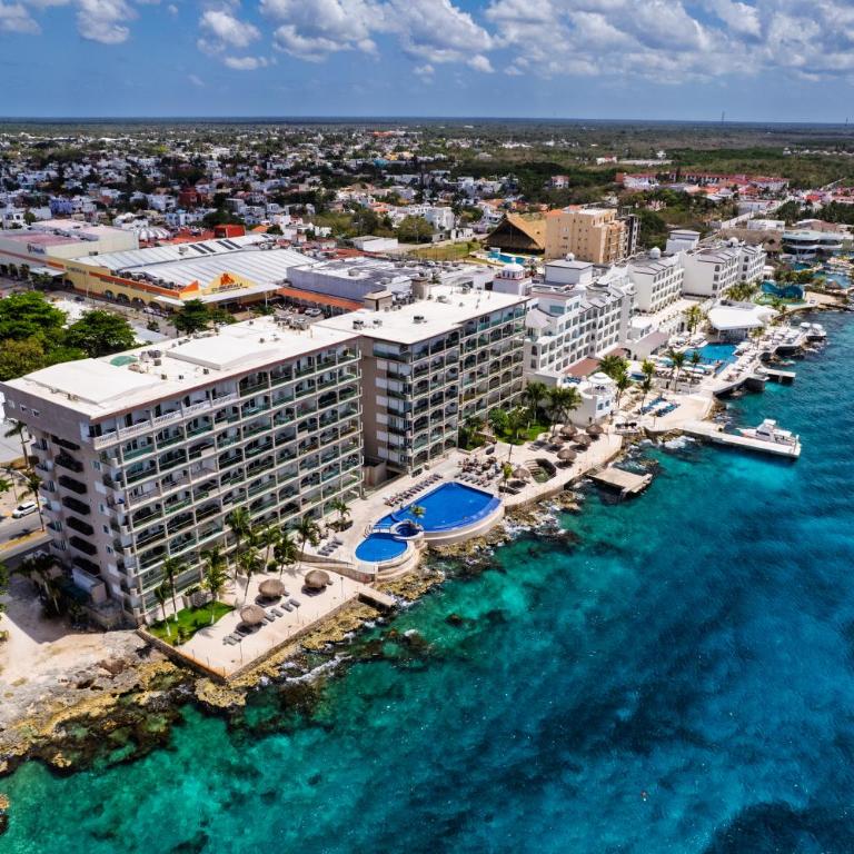 Oceanfront Luxury -4-King Suites Dive Pick Ups-Walk to Dining & Shops - Apartamento - 1
