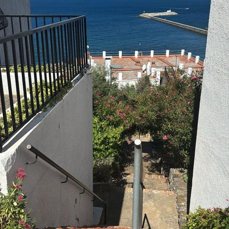 Appartement Roses 4 couchages, linge de maison, radiateurs électrique, balcon et parking - Apartamento de 1 dormitorio - 3
