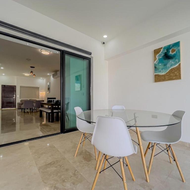 Casa Delfines, 2Br home in quiet neighborhood 10 min from downtown - Two-Bedroom Apartment - 15