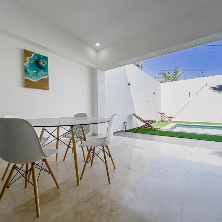 Casa Delfines, 2Br home in quiet neighborhood 10 min from downtown - Two-Bedroom Apartment - 13