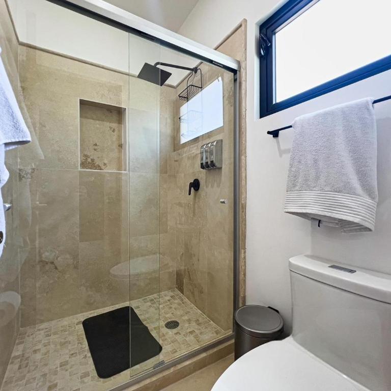 Casa Delfines, 2Br home in quiet neighborhood 10 min from downtown - Two-Bedroom Apartment - 10