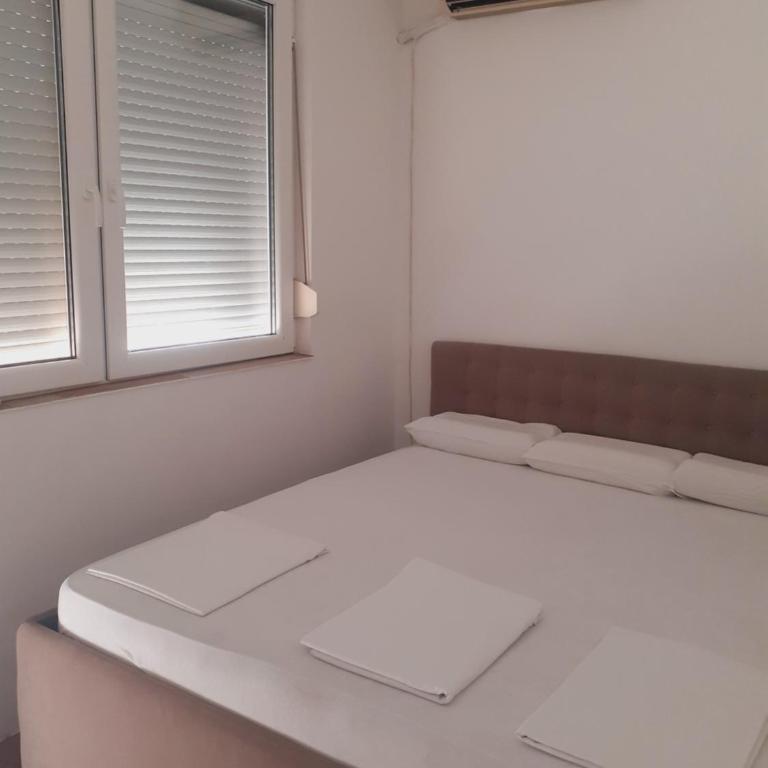 Batajnica centar - Two-Bedroom Apartment - 19