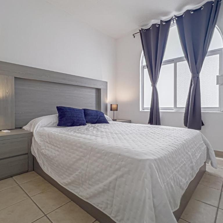 Casa Punta Arena 2BR home downtown LPZ blocks from beach - Two-Bedroom Apartment - 12