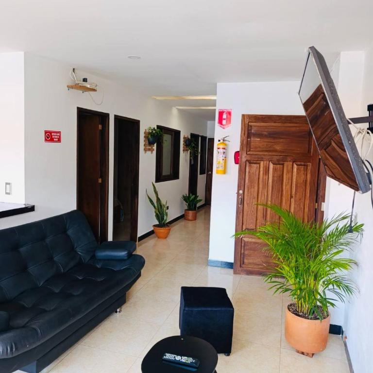 Apartamento Privado en el Centro, Programación de Tours y Mas - Two-Bedroom Apartment with Balcony - 2