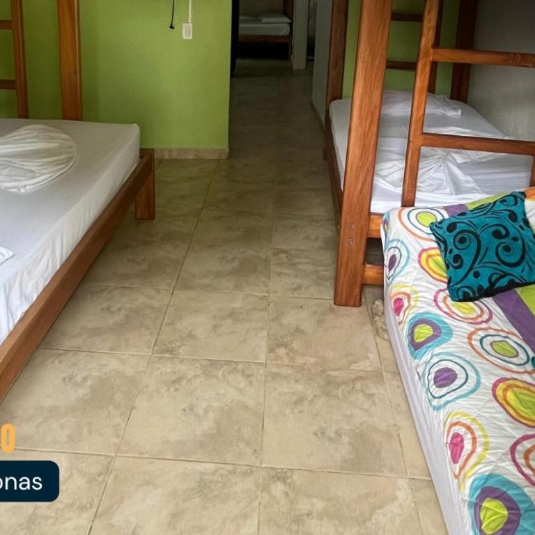 Hotel Casa Costa - Habitación Familiar con baño privado - 4