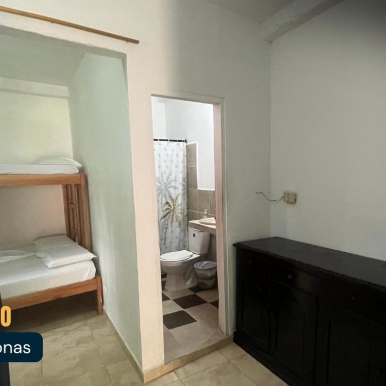 Hotel Casa Costa - Habitación Familiar con baño privado - 7