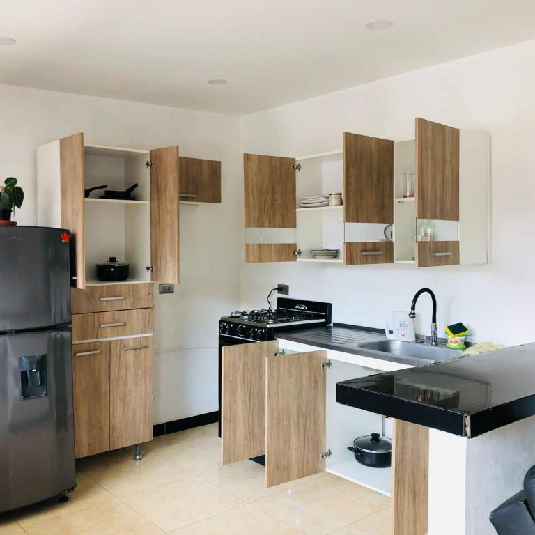 Apartamento Privado en el Centro, Programación de Tours y Mas - Two-Bedroom Apartment with Balcony - 11