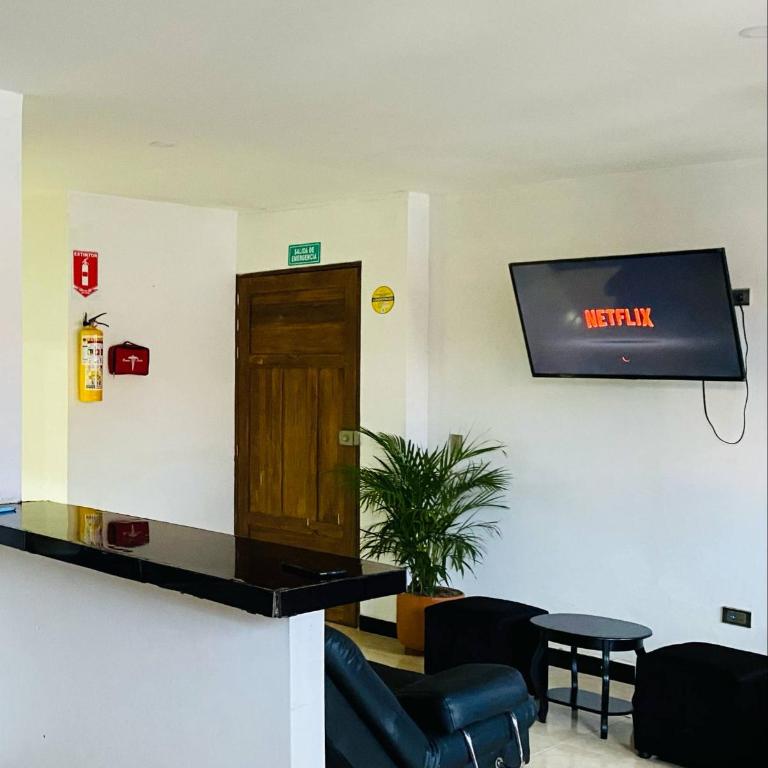 Apartamento Privado en el Centro, Programación de Tours y Mas - Two-Bedroom Apartment with Balcony - 17