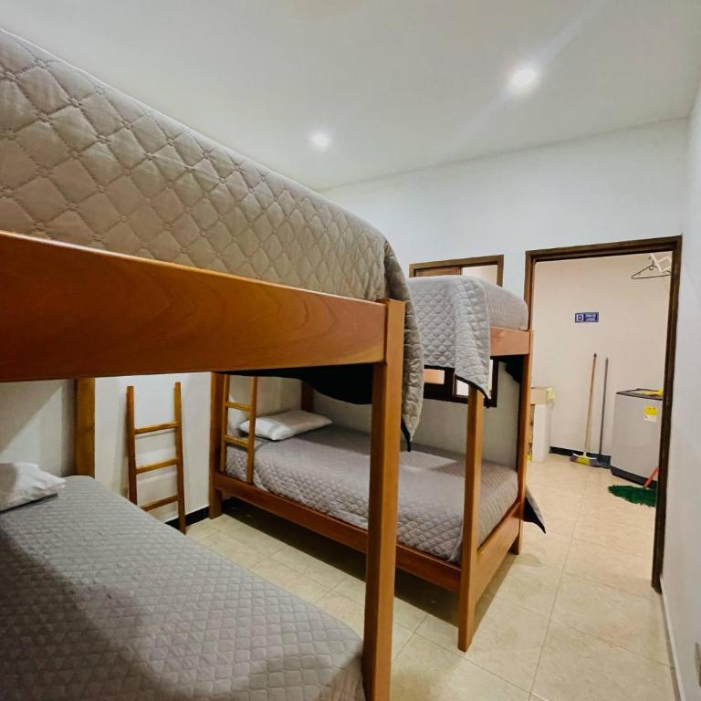 Apartamento Privado en el Centro, Programación de Tours y Mas - Two-Bedroom Apartment with Balcony - 15