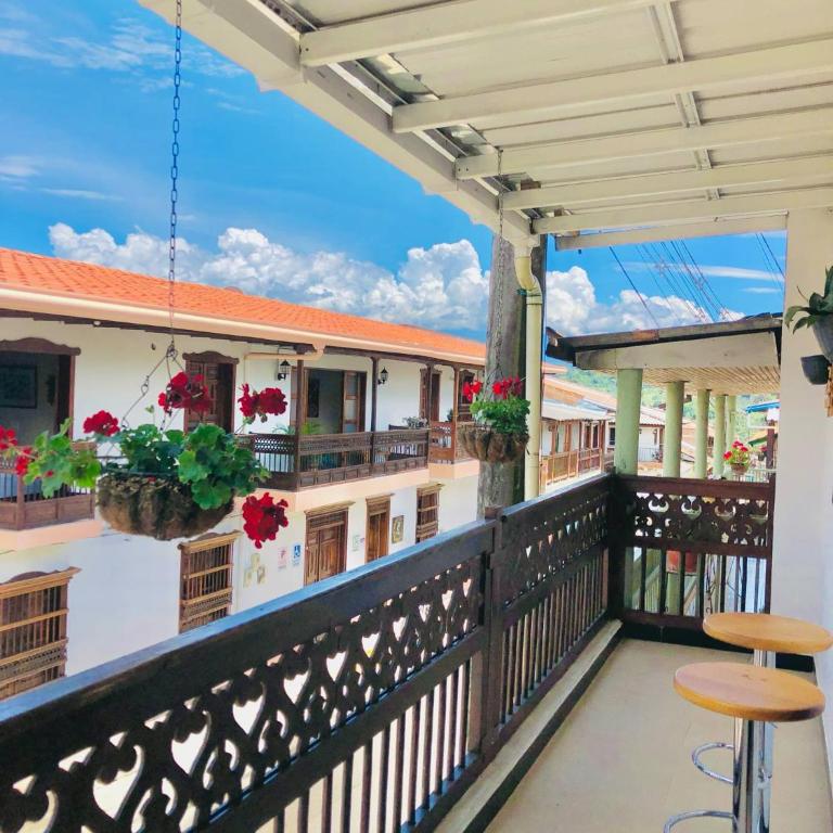 Apartamento Privado en el Centro, Programación de Tours y Mas - Two-Bedroom Apartment with Balcony - 18