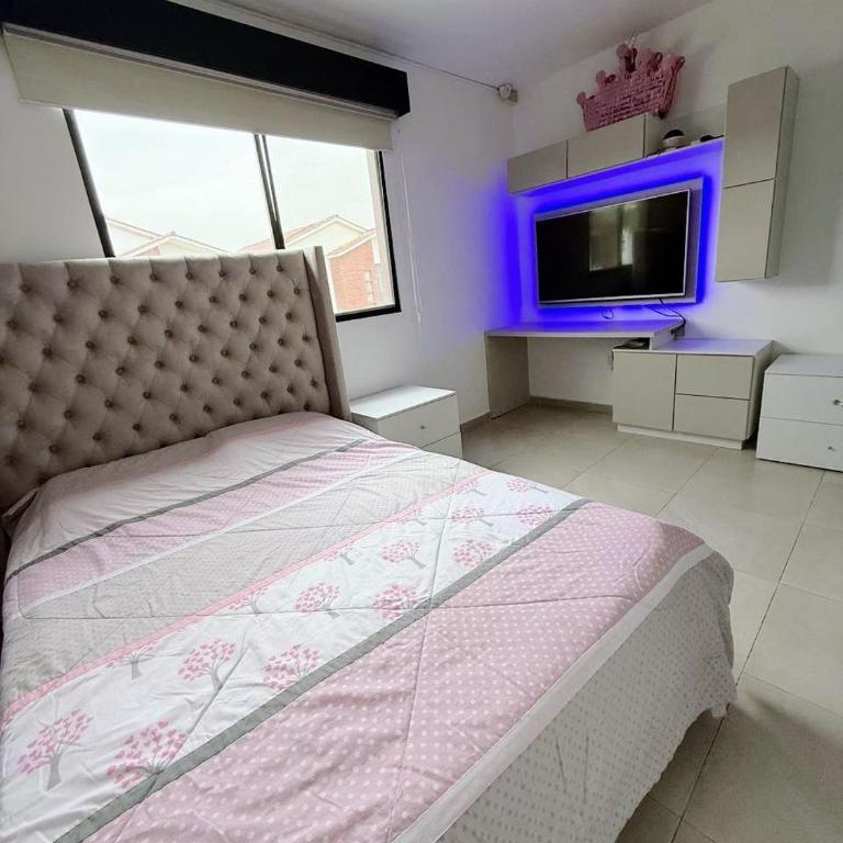 Casa con piscina, zona BBQ y seguridad privada - Villa - 1