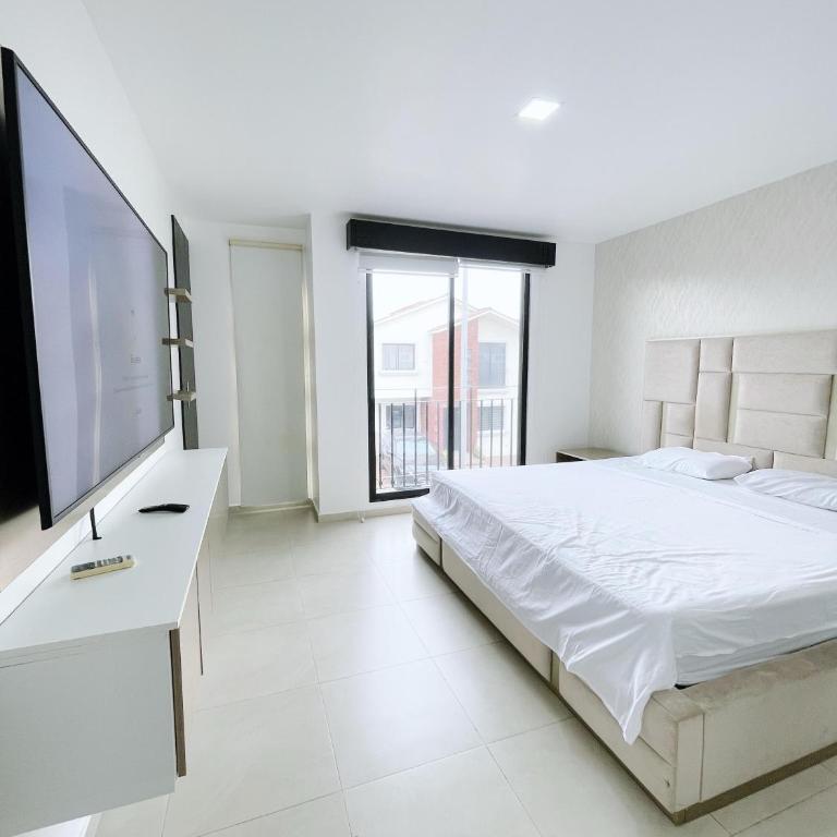 Casa con piscina, zona BBQ y seguridad privada - Villa - 12