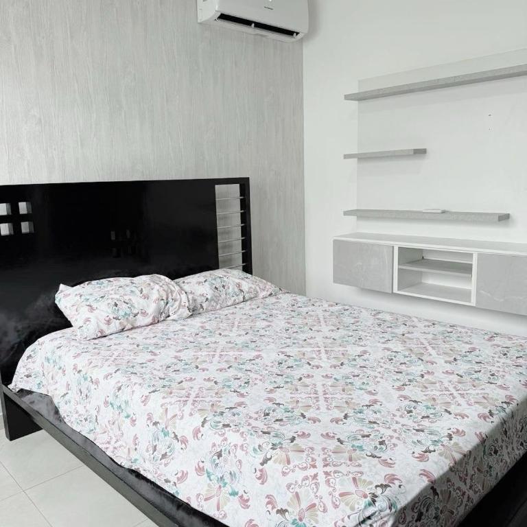 Casa con piscina, zona BBQ y seguridad privada - Villa - 15