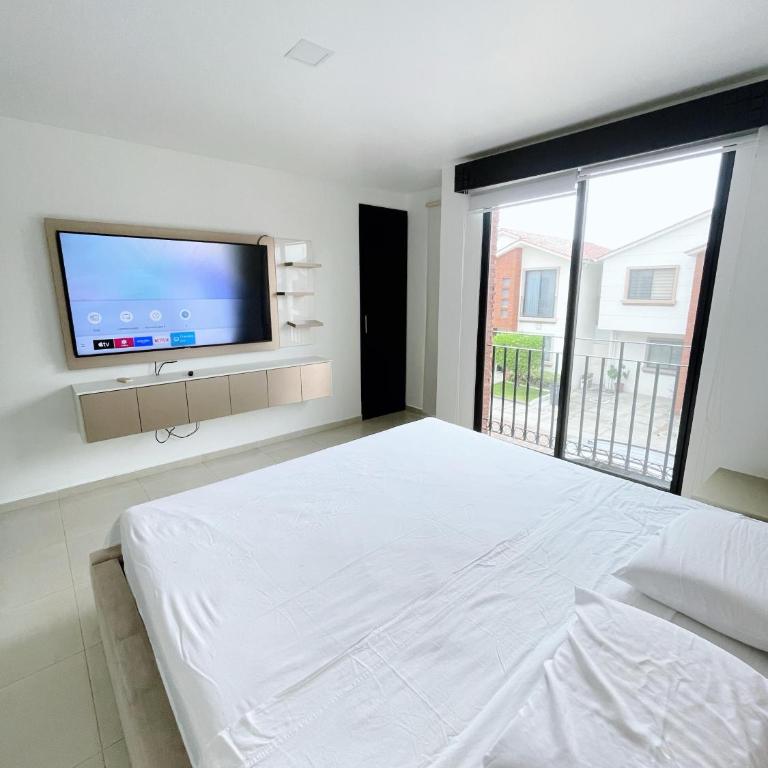 Casa con piscina, zona BBQ y seguridad privada - Villa - 16