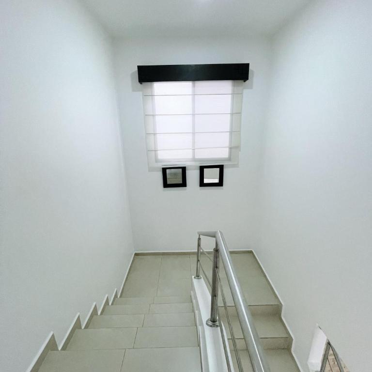 Casa con piscina, zona BBQ y seguridad privada - Villa - 20