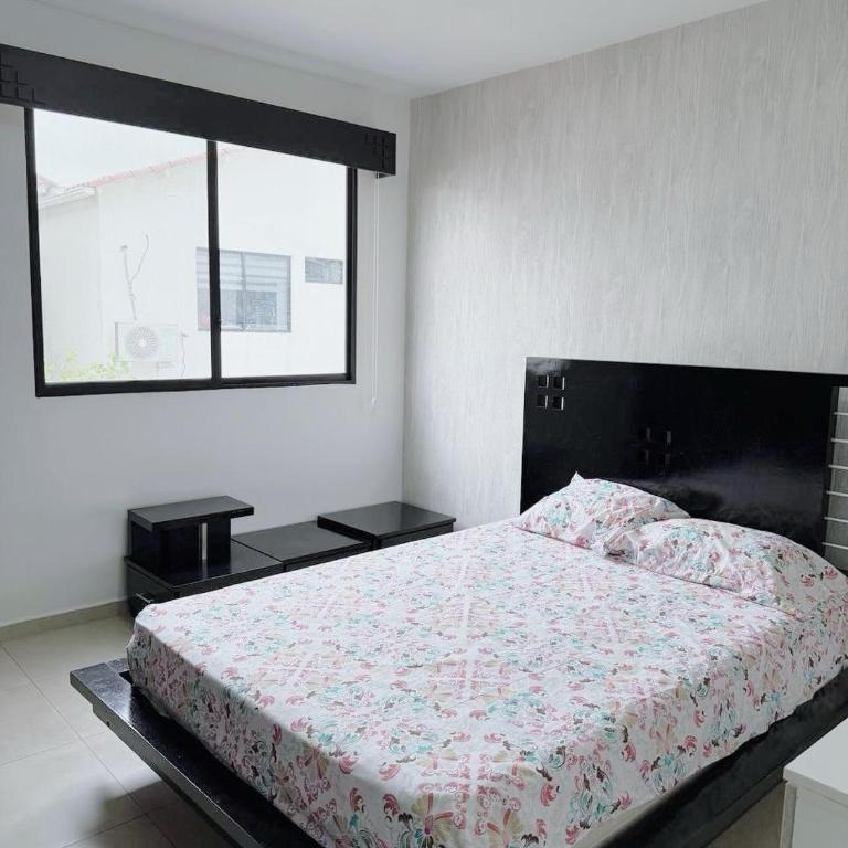 Casa con piscina, zona BBQ y seguridad privada - Villa - 22