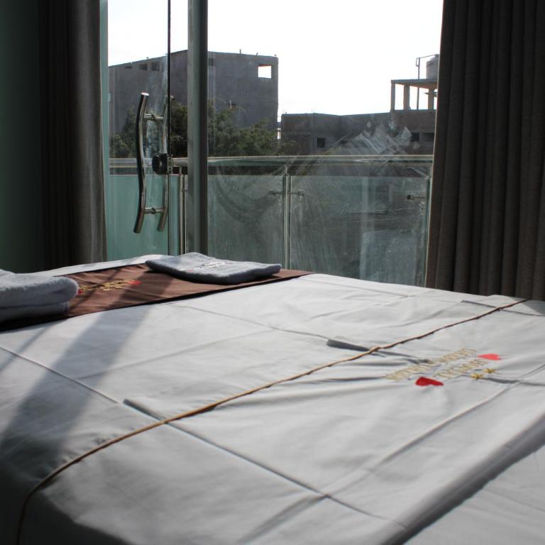 Hostal Corazon A Corazon - Double Room with Balcony (2 Adults + 1 Child) - 2