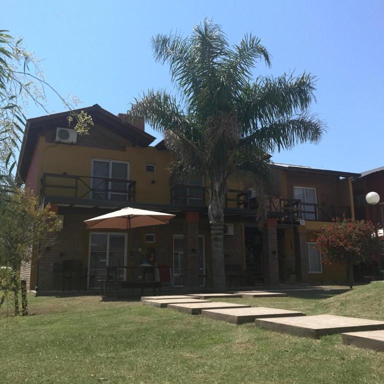 Departamento familiar con pileta y cochera en Miramar - One-Bedroom Apartment with Garden - 10