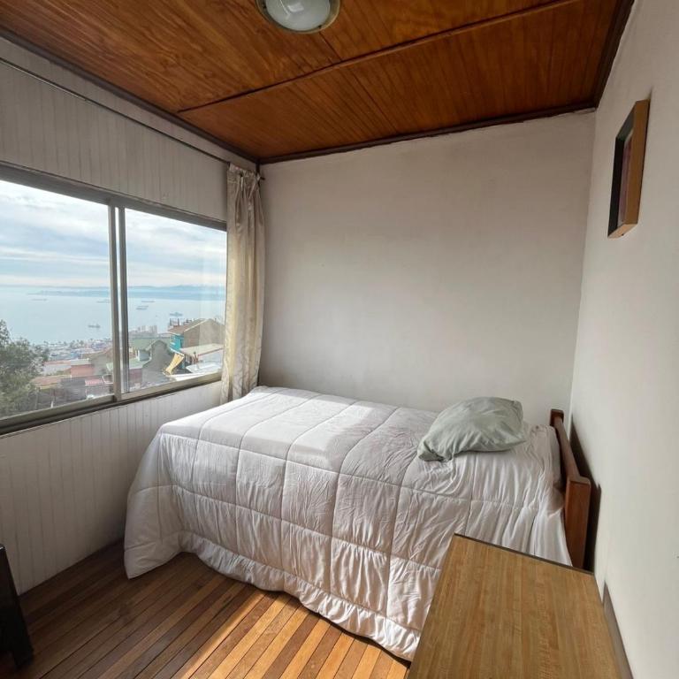 Pieza con vista panoramica a Valparaiso - Single Room with Sea View - 1