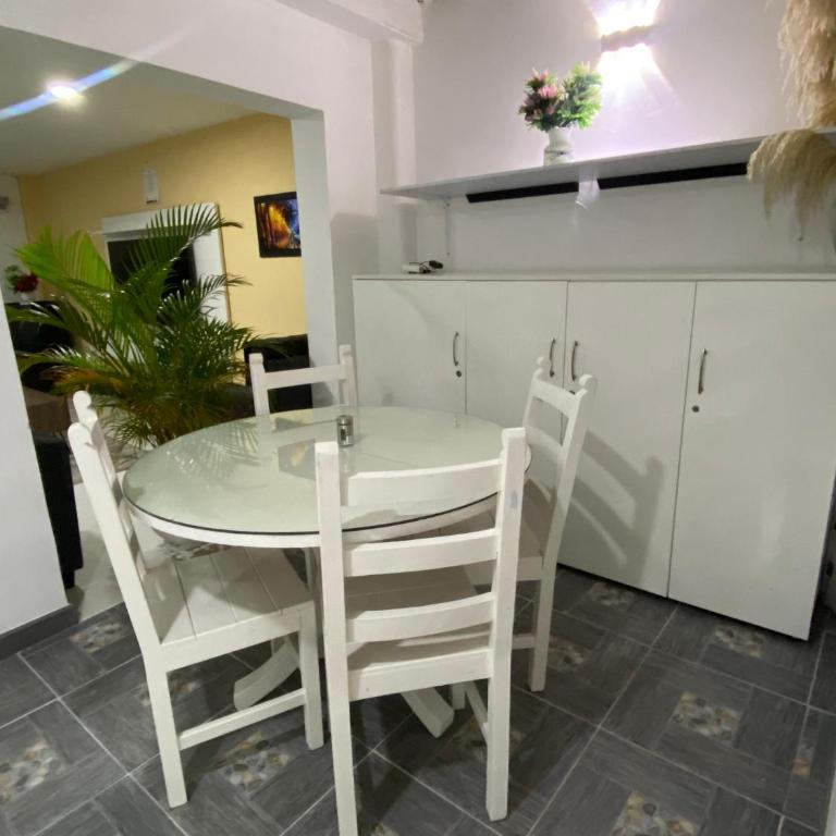 La Casa Amarilla - Four-Bedroom House - 23