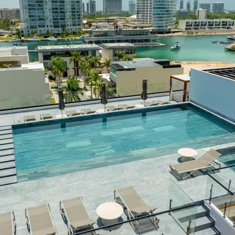 Luxury Penthouse with Private Rooftop - Apartment - 2