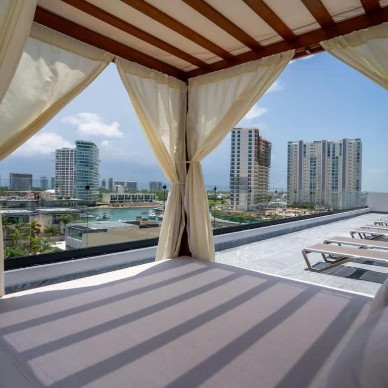 Luxury Penthouse with Private Rooftop - Apartment - 5