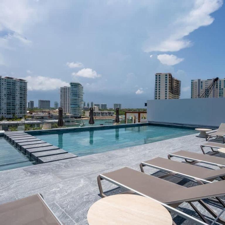 Luxury Penthouse with Private Rooftop - Apartment - 3