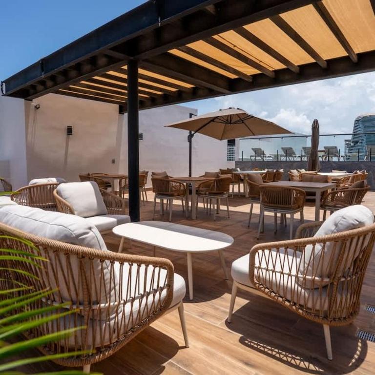 Luxury Penthouse with Private Rooftop - Apartment - 43