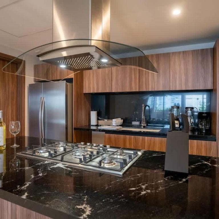 Luxury Penthouse with Private Rooftop - Apartment - 16