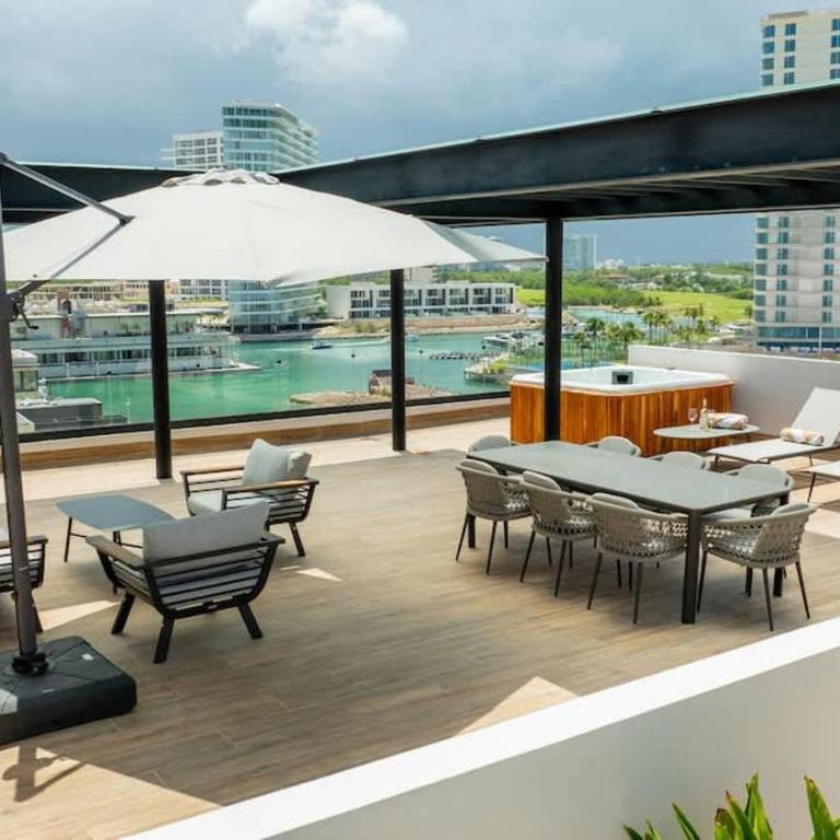 Luxury Penthouse with Private Rooftop - Apartment - 21