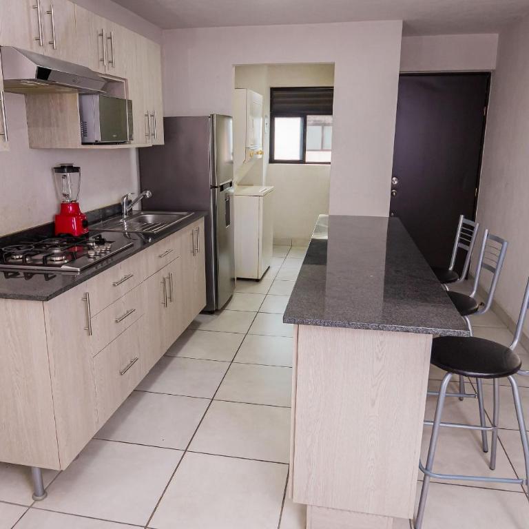 Alojamiento céntrico cerca de H. Civil, CUCS, IMSS - Apartamento - 4