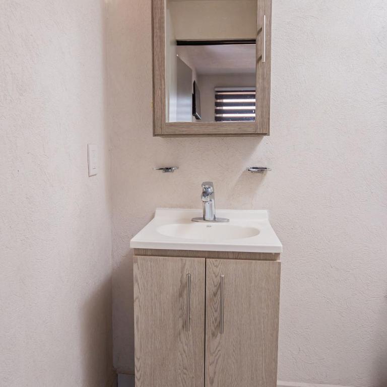 Alojamiento céntrico cerca de H. Civil, CUCS, IMSS - Apartamento - 45