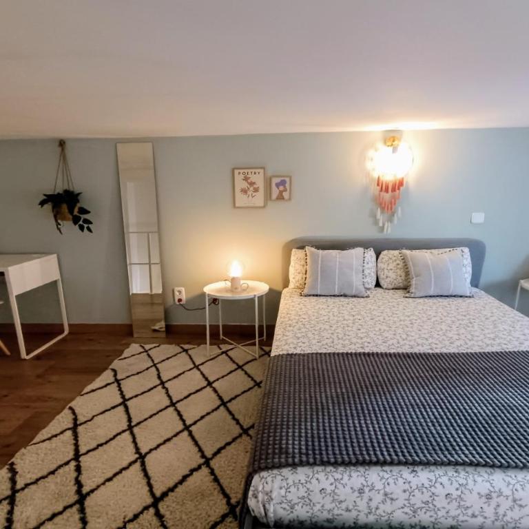 Tourist loft, 6 metro stops to center, AC & 2BR & WiFi - Two-Bedroom Apartment - 26