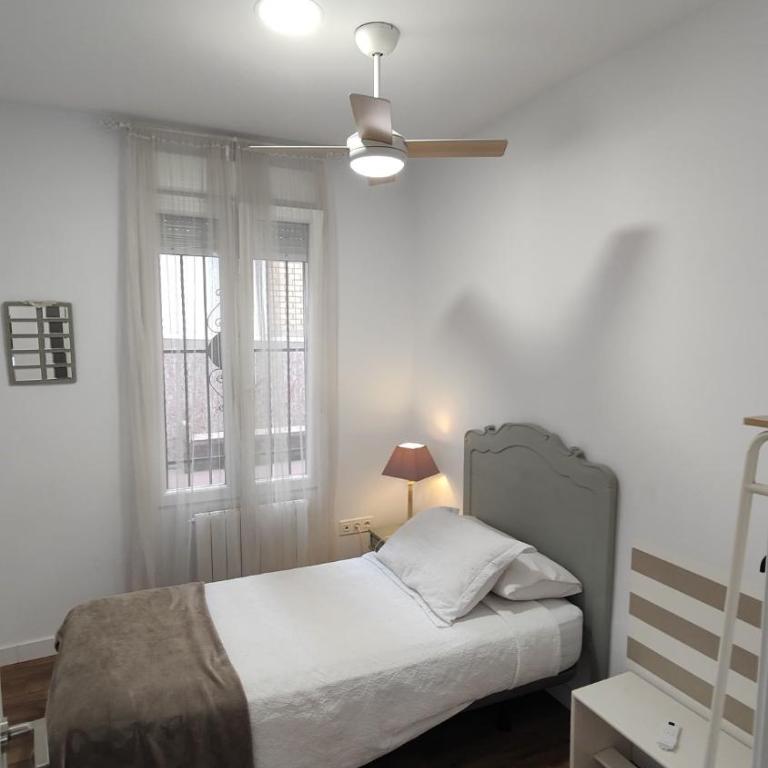 Amplio alojamiento centro barrio del Oeste - Apartment - 6