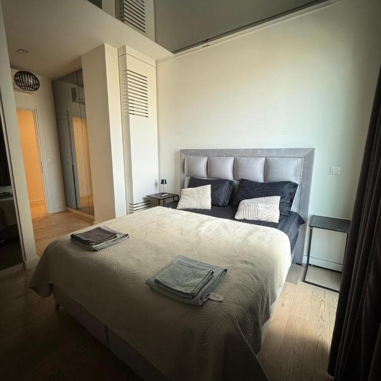 Penthouse with River View BW - Three-Bedroom Apartment with Water View - 49