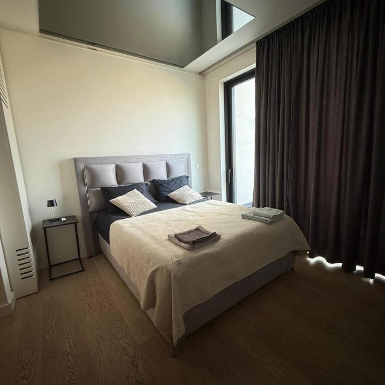Penthouse with River View BW - Three-Bedroom Apartment with Water View - 44